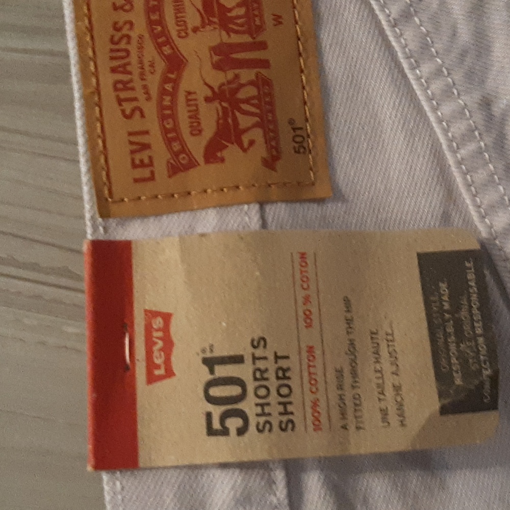 Levis - Picture 3 of 4